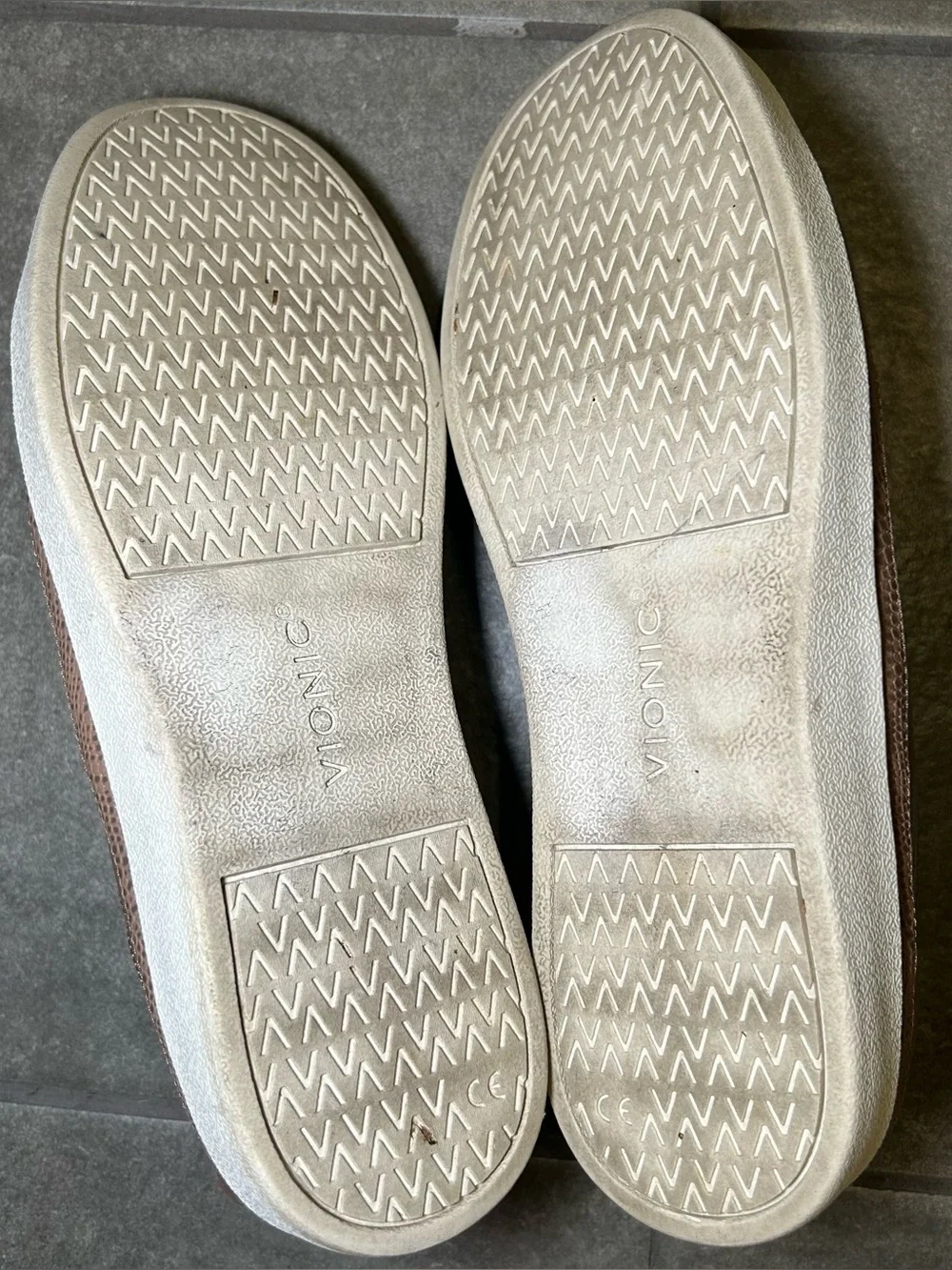 Vionic Zinah Neutral Leather Slip On Casual Comfort Sneakers Womens Shoe Size 10